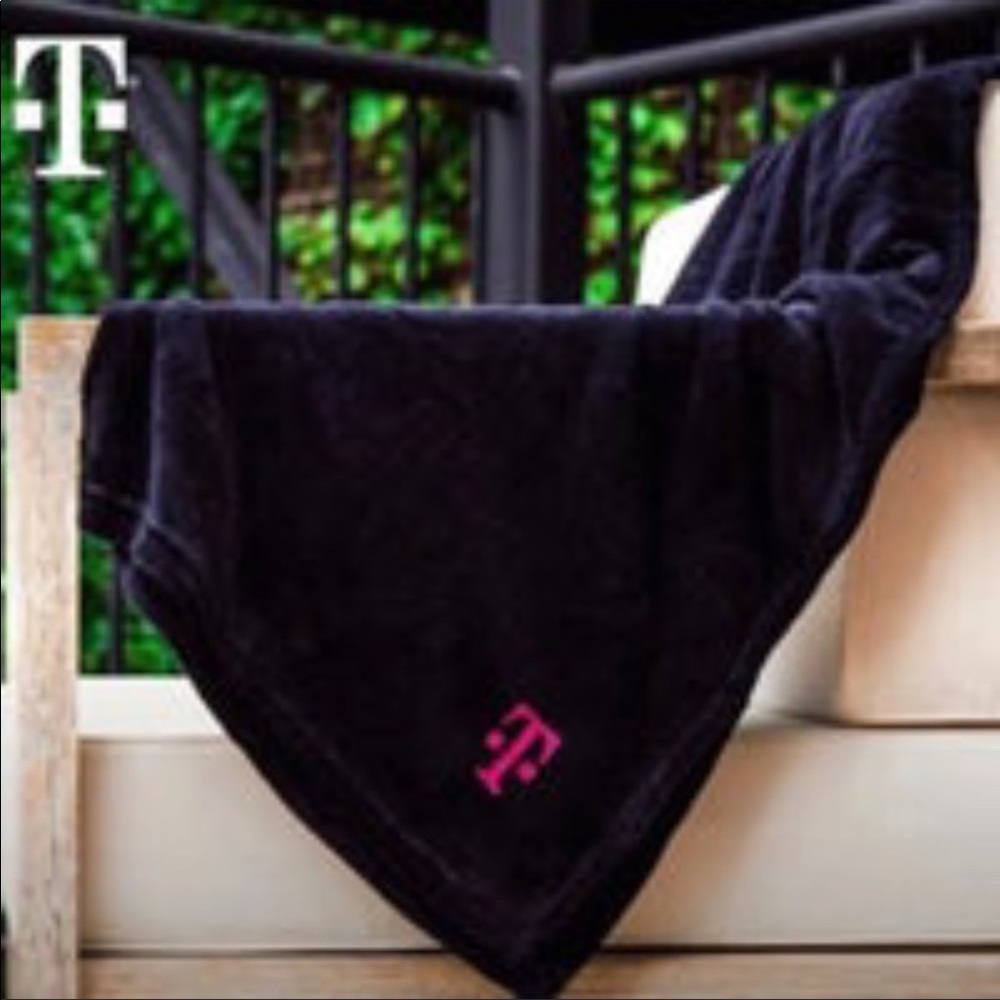 T-Mobile Throw Blanket, Black with Pink T Logo, T-Mobile Tuesday, New Sealed